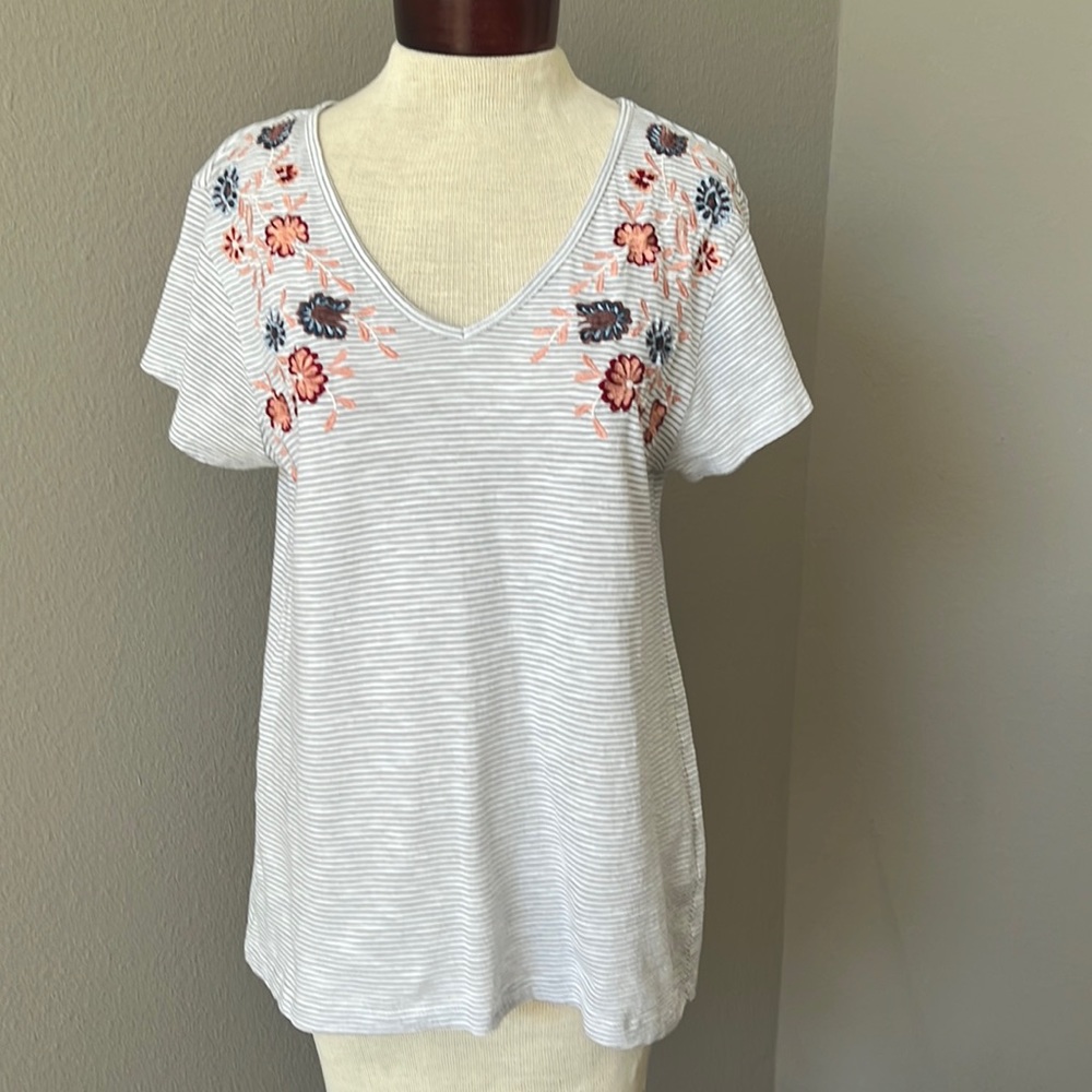Sundance V neck tshirt